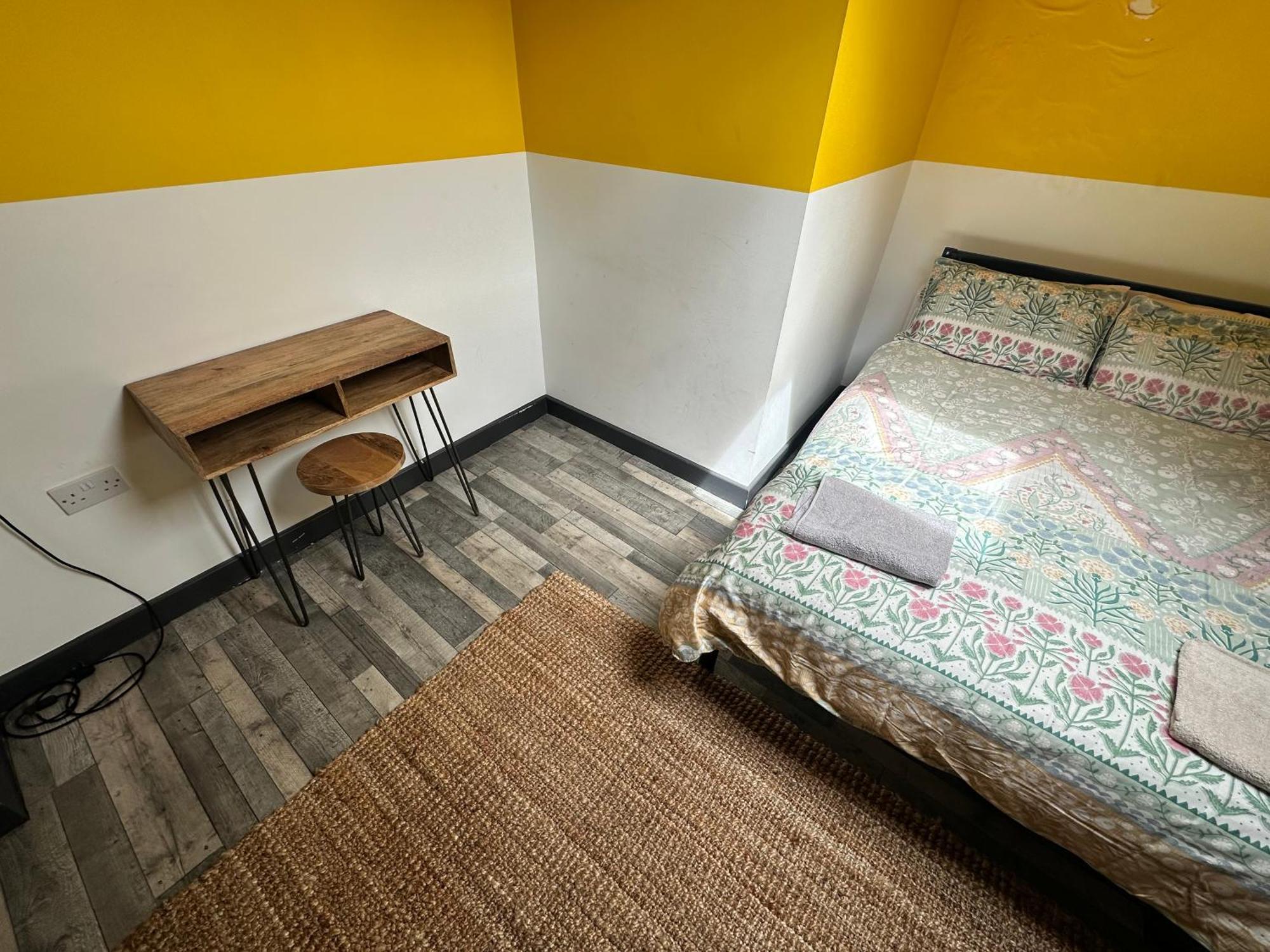 Town Center Willow Apartment - Sleeps Up To 10 - Dogs Welcome - 2 Minutes From Train Station بلاكبول المظهر الخارجي الصورة